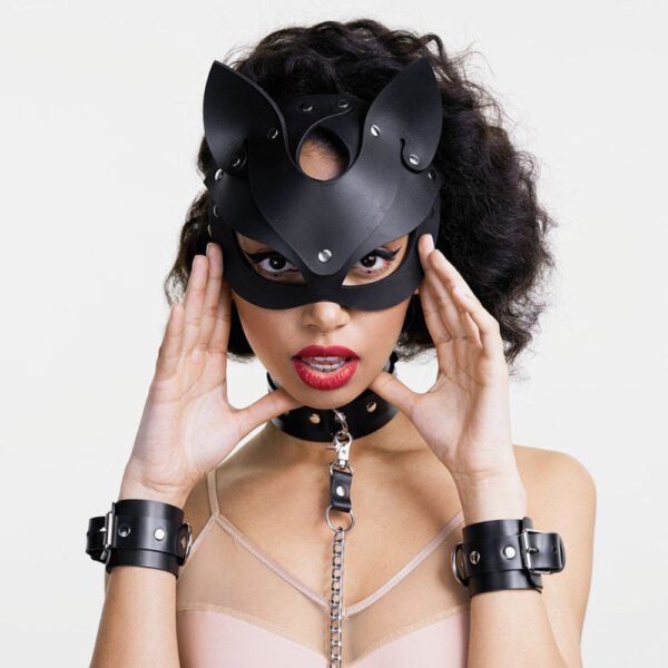 Olive's Red Mask - Image 4